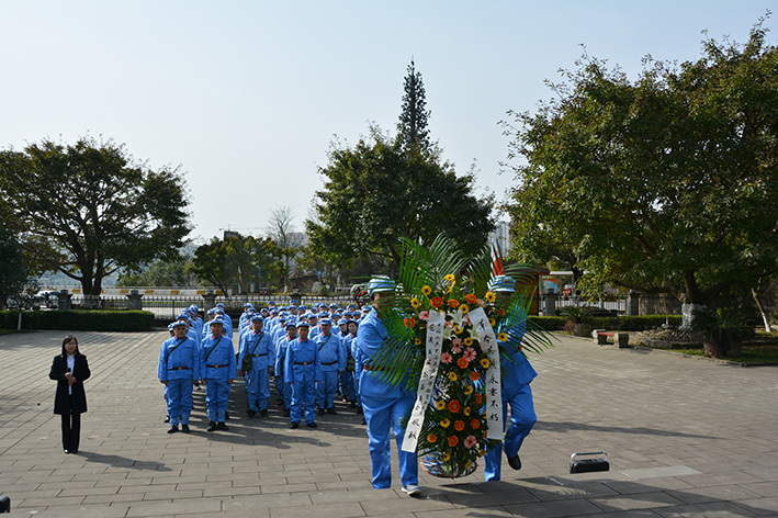 1518084330409071200.jpg 4.缅怀革命先烈.jpg