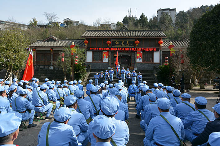 1518084388769003589.jpg 6.《红船精神》诗朗诵.jpg